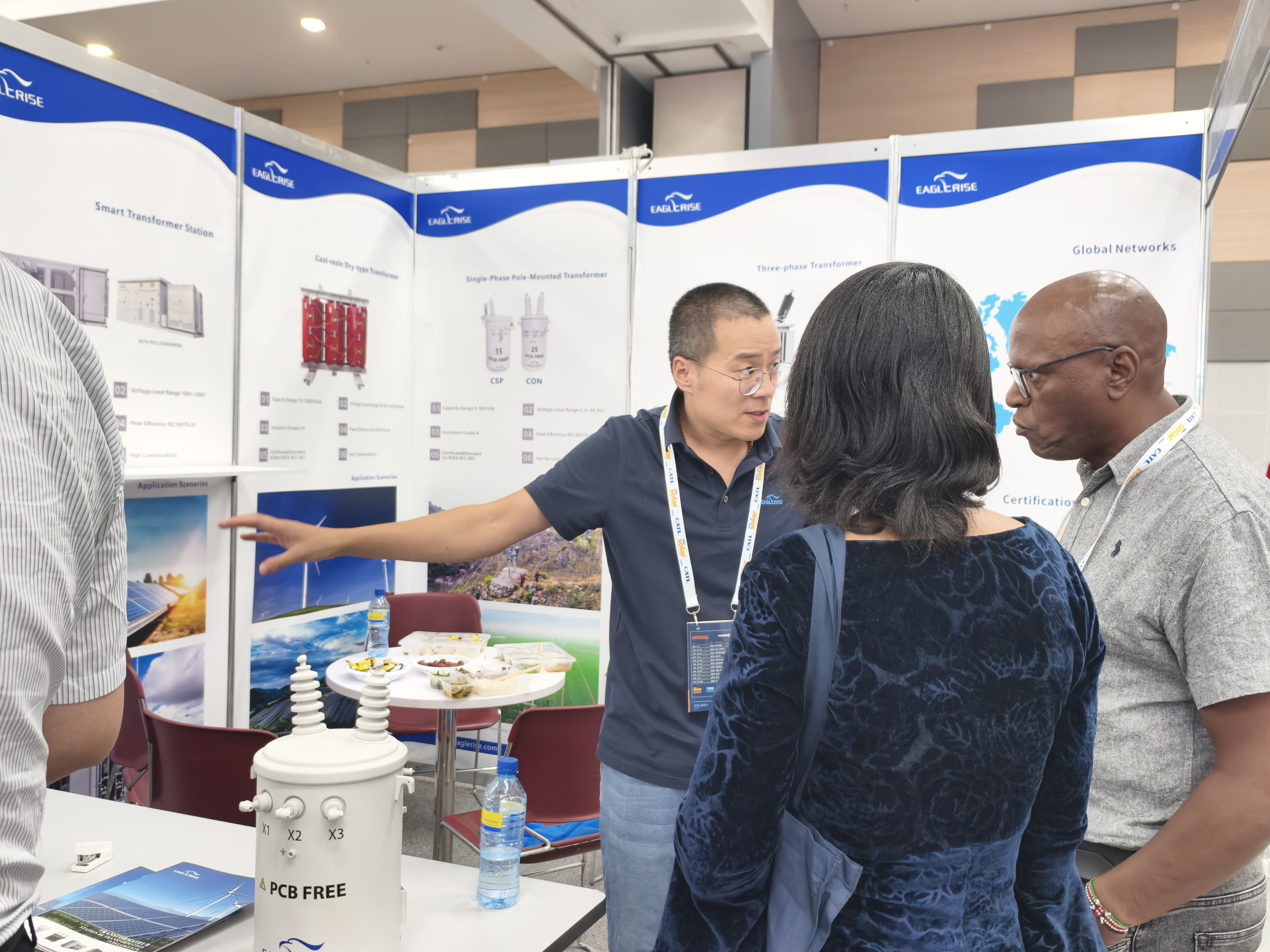 s36沙龙会亮相肯尼亚太阳能储能展